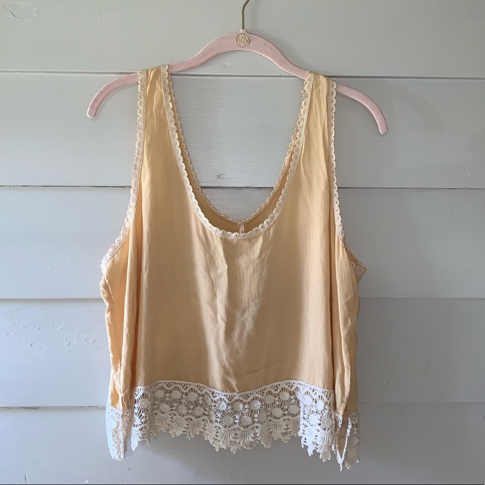 ✨Free People crop top✨